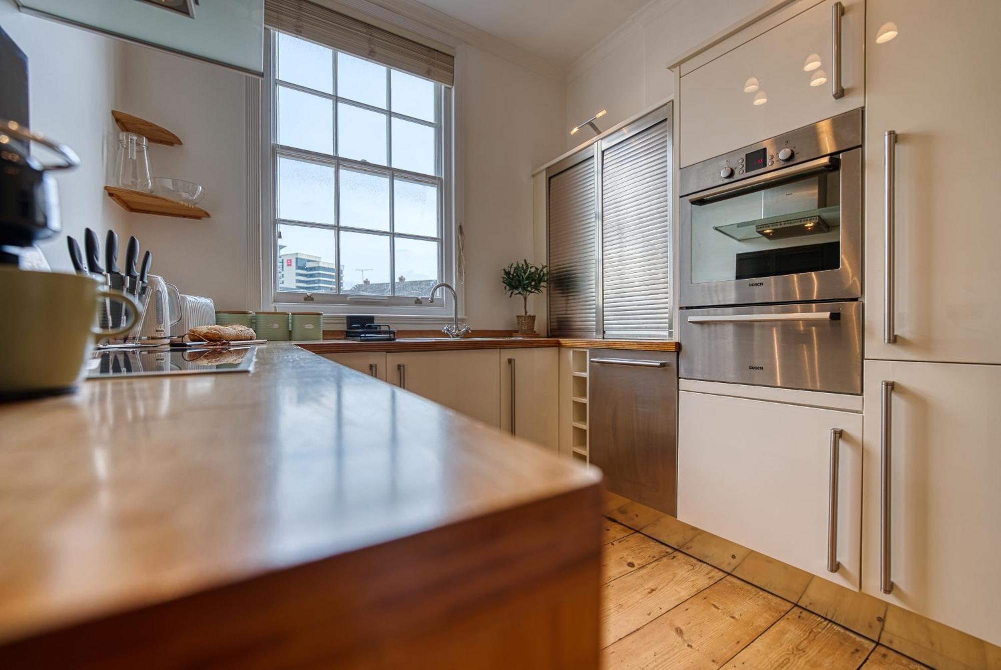 2-Bedroom Stunning, Modern & Spacious Apartment, Near Ocean Village, Central Southampton - Plenty Of Parking - By Blue Puffin Stays Exterior foto
